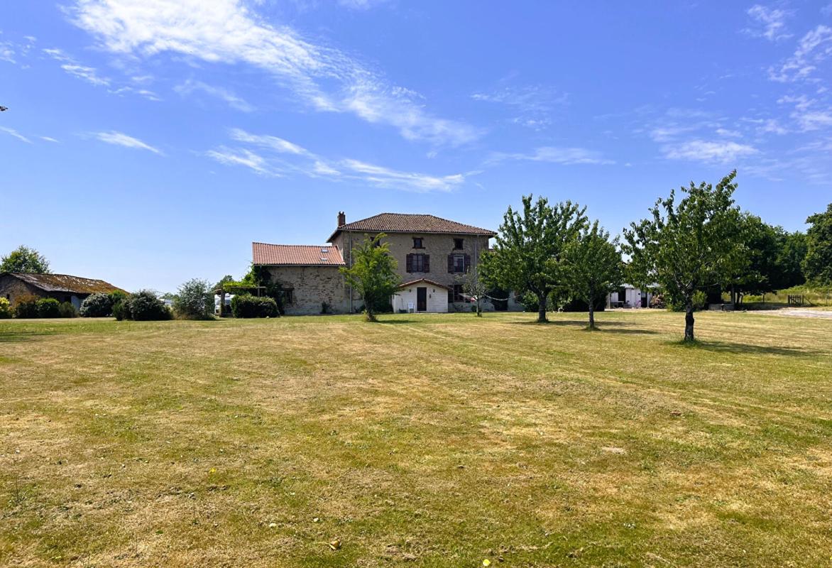 5 bedroom corps de ferme in Saint Bazile, Haute-Vienne, France