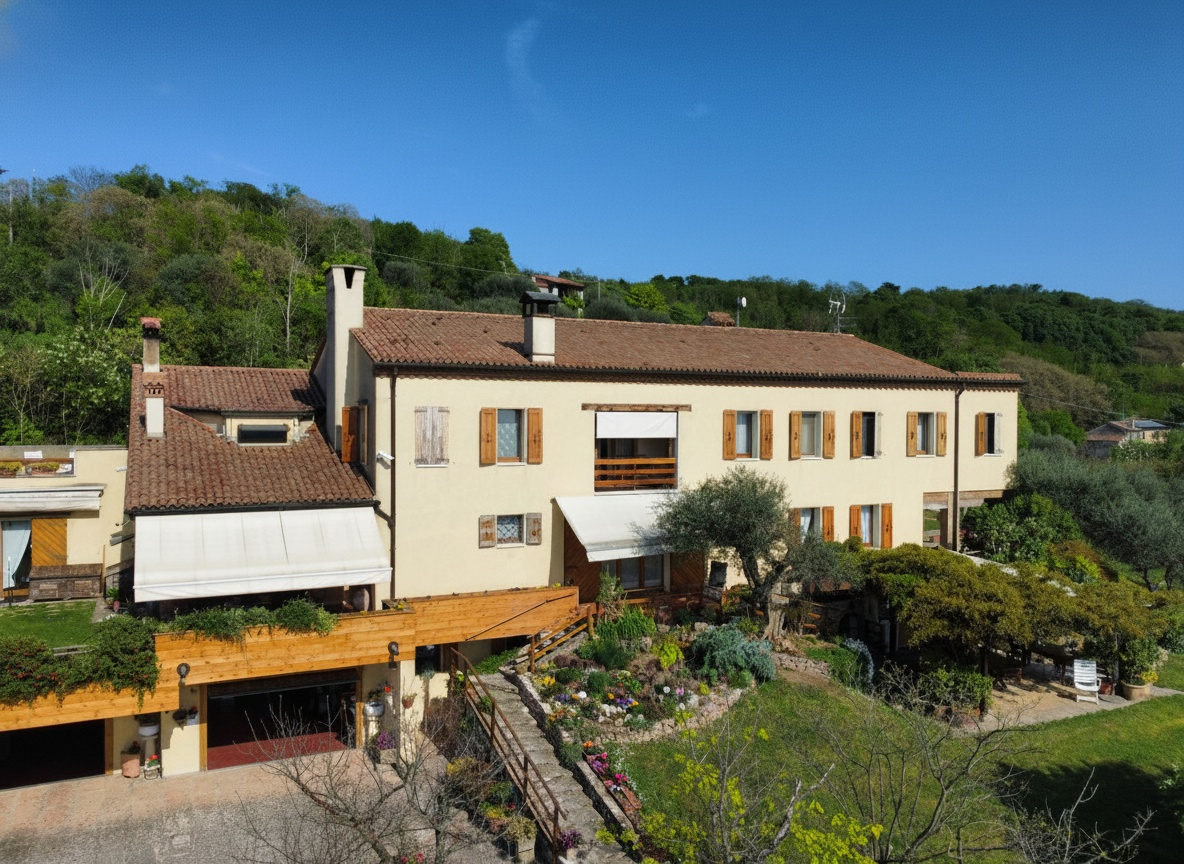 A Gift from Bacchus: a Villa in the Euganean Hills – V003255