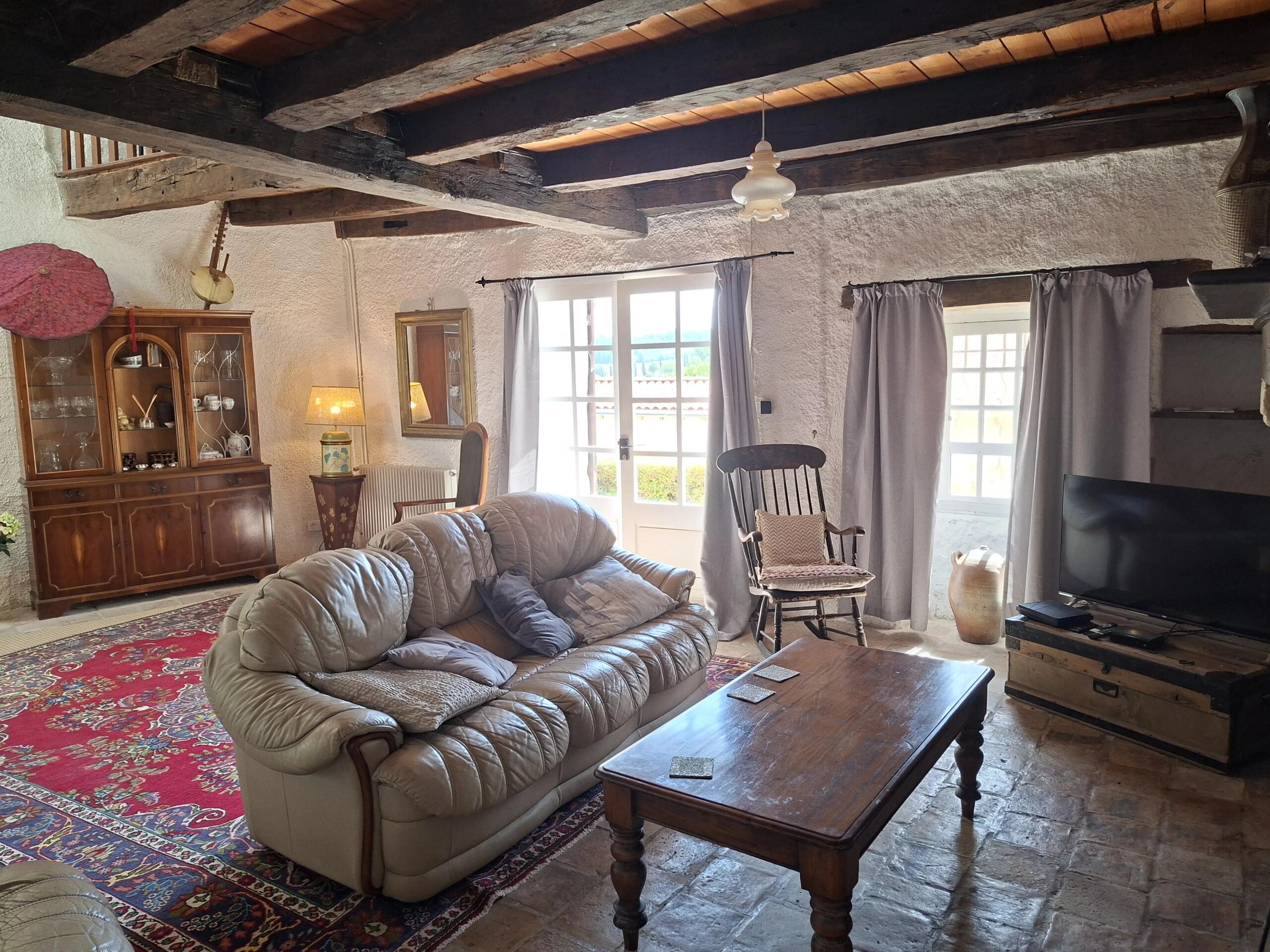 Historic village house with a beautiful courtyard swimming pool, Aquitaine – France – BVI85409