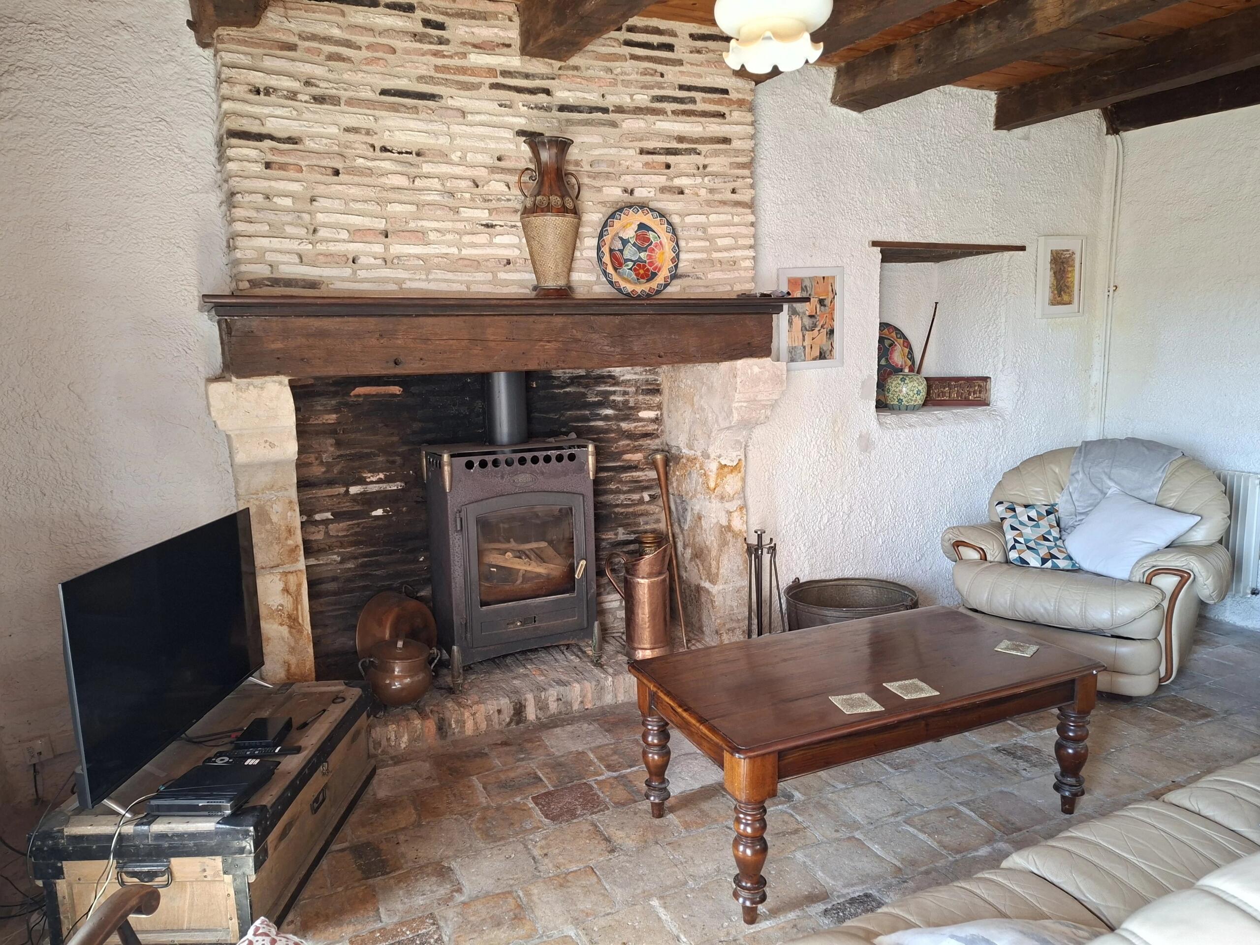 Historic village house with a beautiful courtyard swimming pool, Aquitaine – France – BVI85409