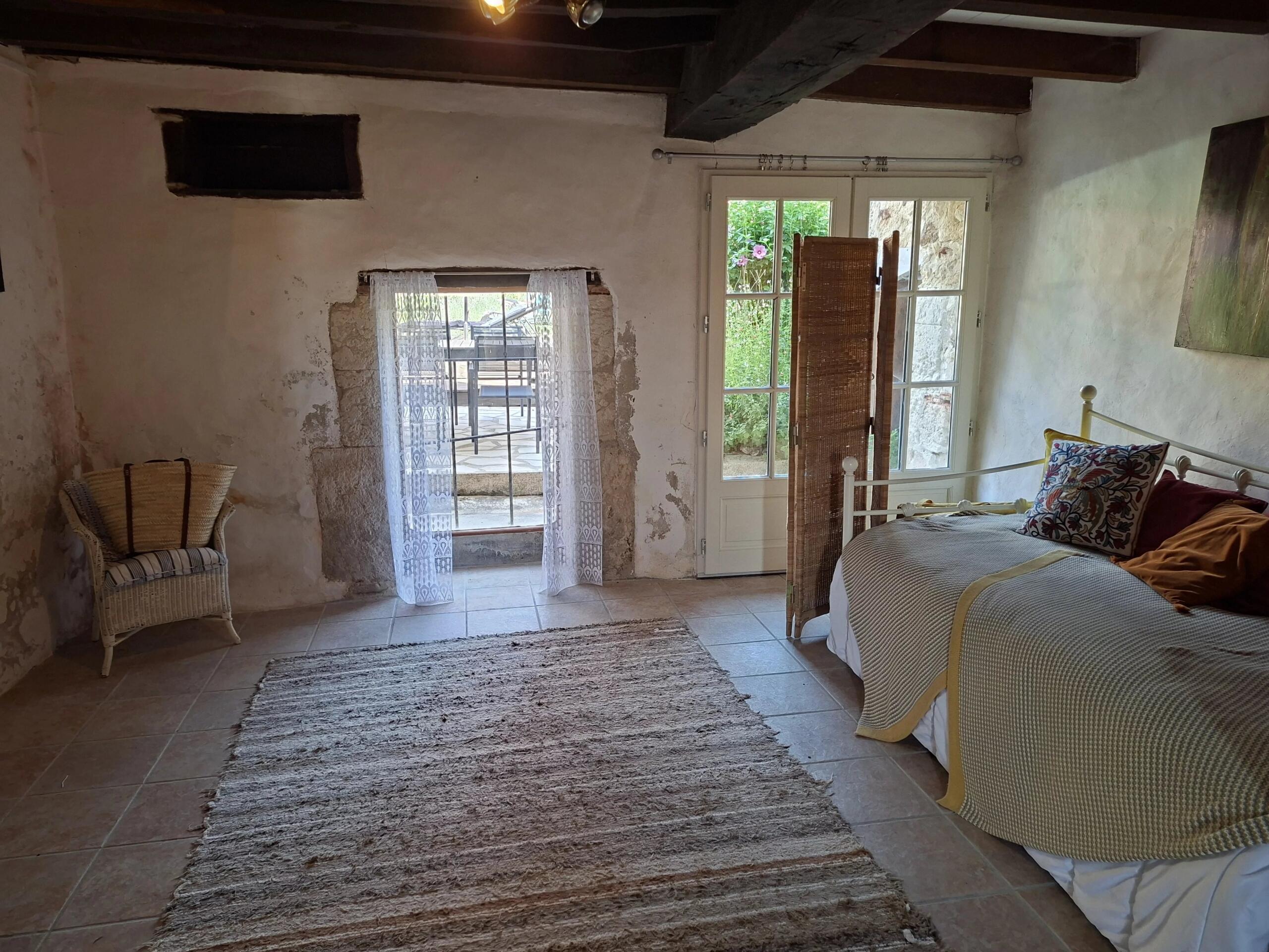 Historic village house with a beautiful courtyard swimming pool, Aquitaine – France – BVI85409