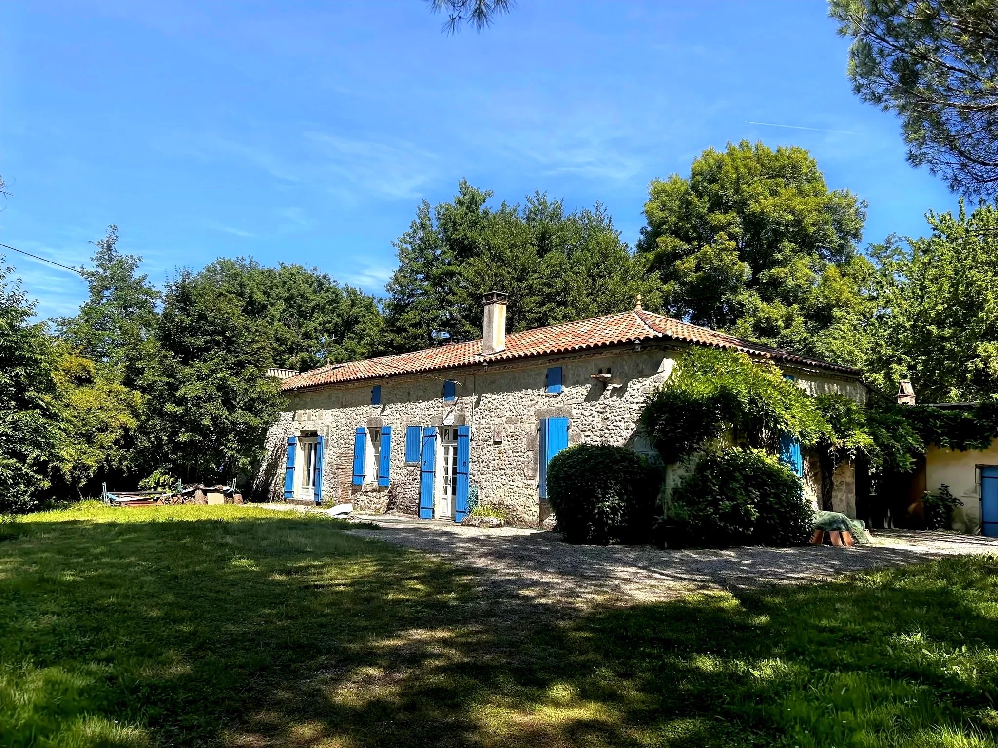 Magnificent 16th-Century Stone Mill in an Idyllic Countryside Setting, Aquitaine – France – BVI85832