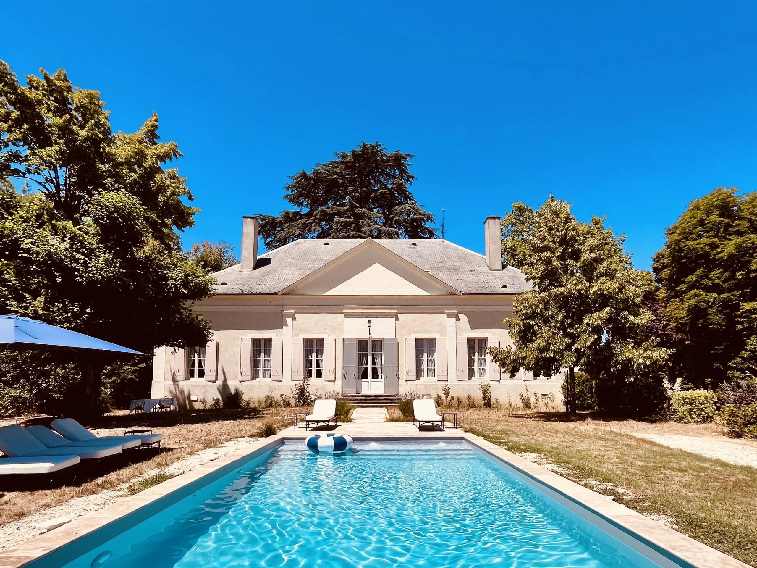 Historic Maison de Maître with Guest Cottage, Barns and Swimming Pool, Aquitaine – France – BVI86378