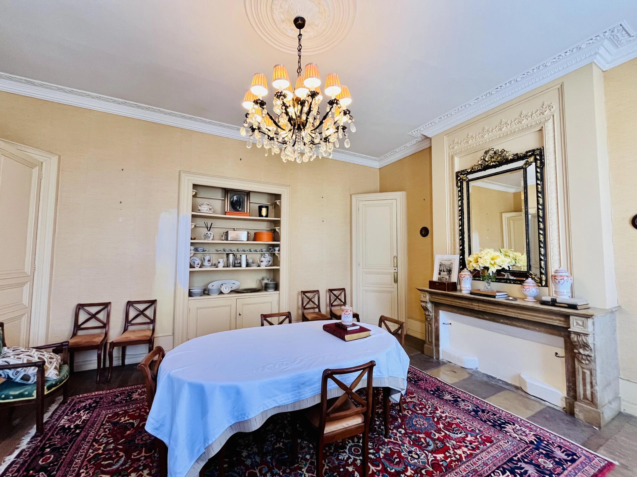 Historic Maison de Maître with Guest Cottage, Barns and Swimming Pool, Aquitaine – France – BVI86378