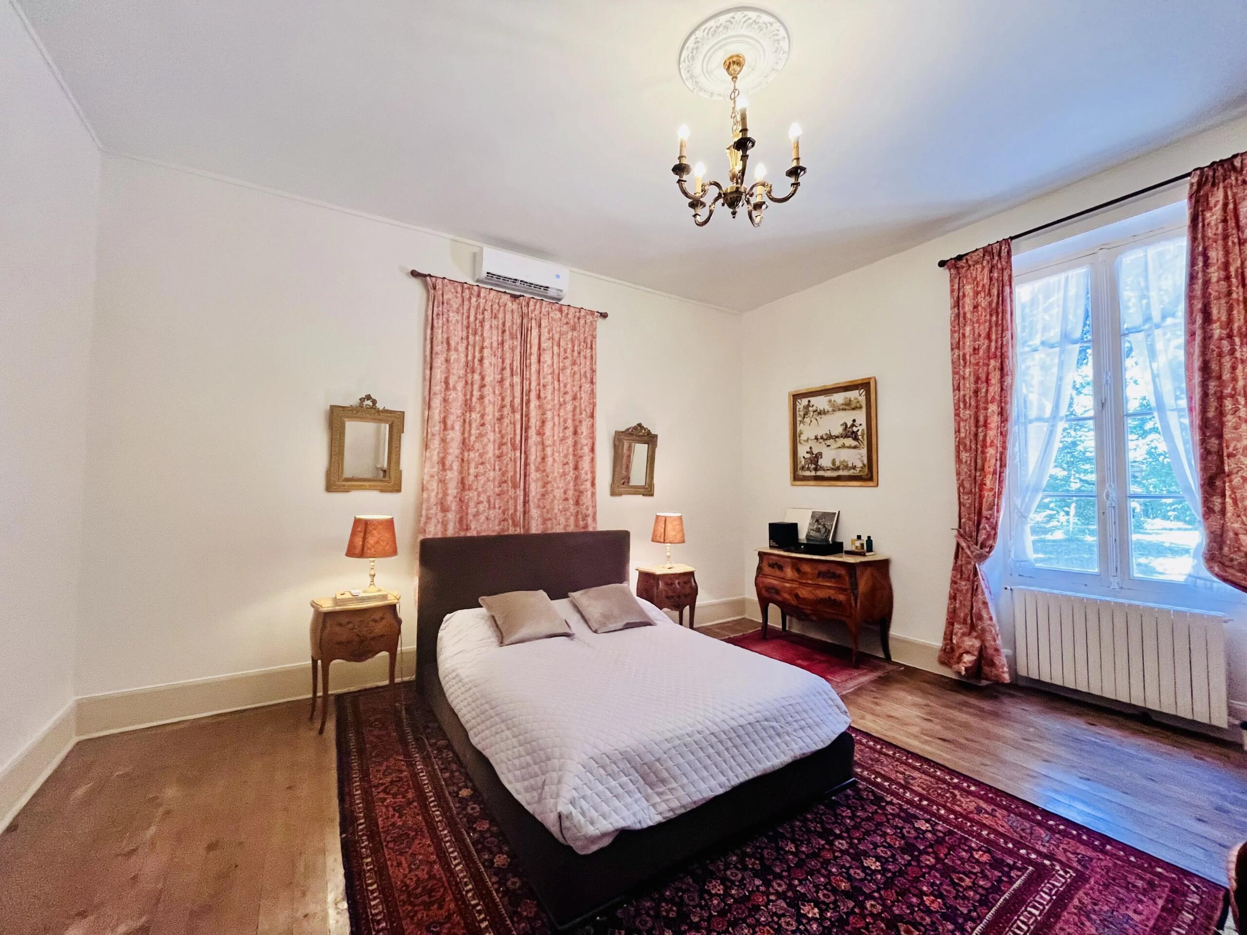 Historic Maison de Maître with Guest Cottage, Barns and Swimming Pool, Aquitaine – France – BVI86378