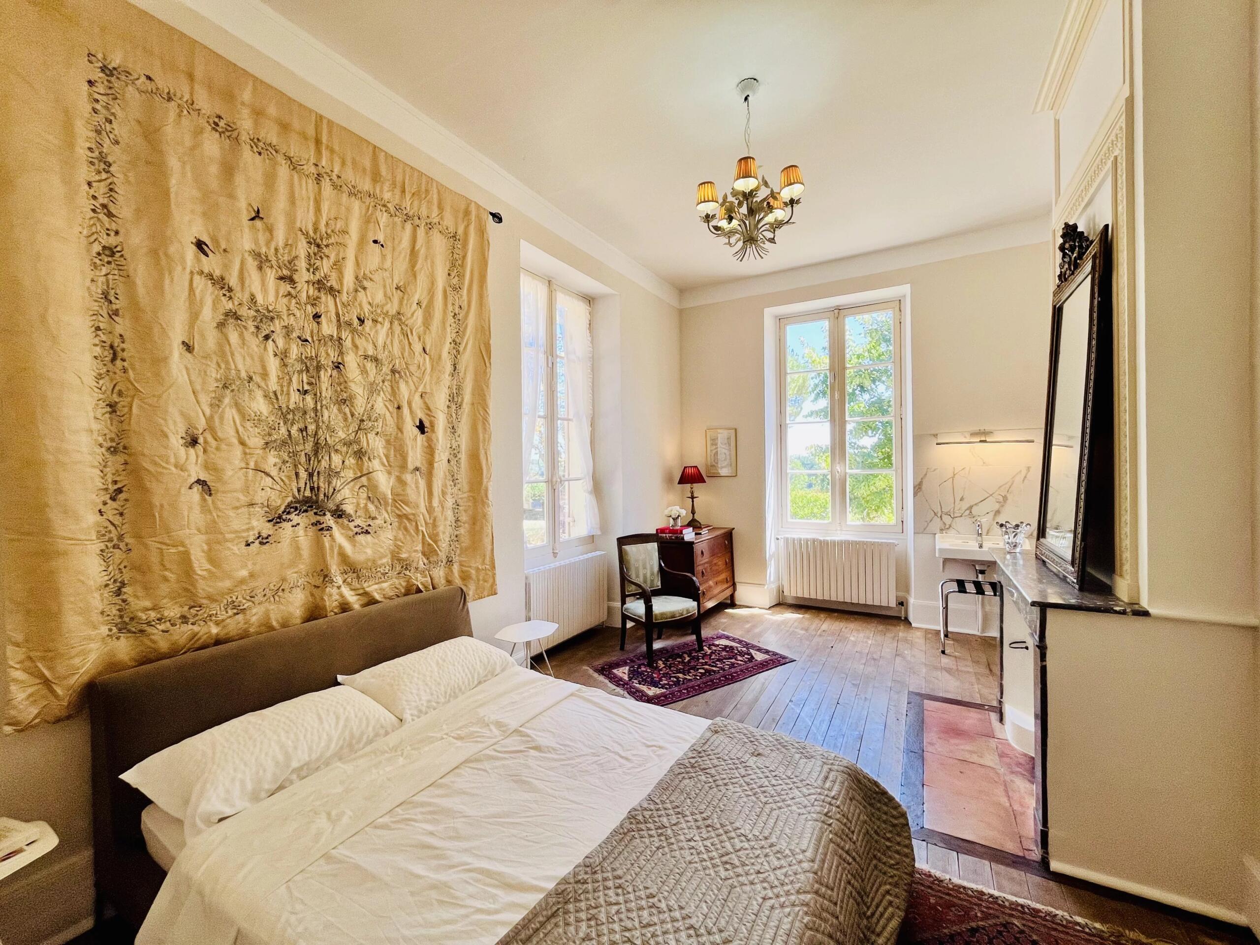 Historic Maison de Maître with Guest Cottage, Barns and Swimming Pool, Aquitaine – France – BVI86378