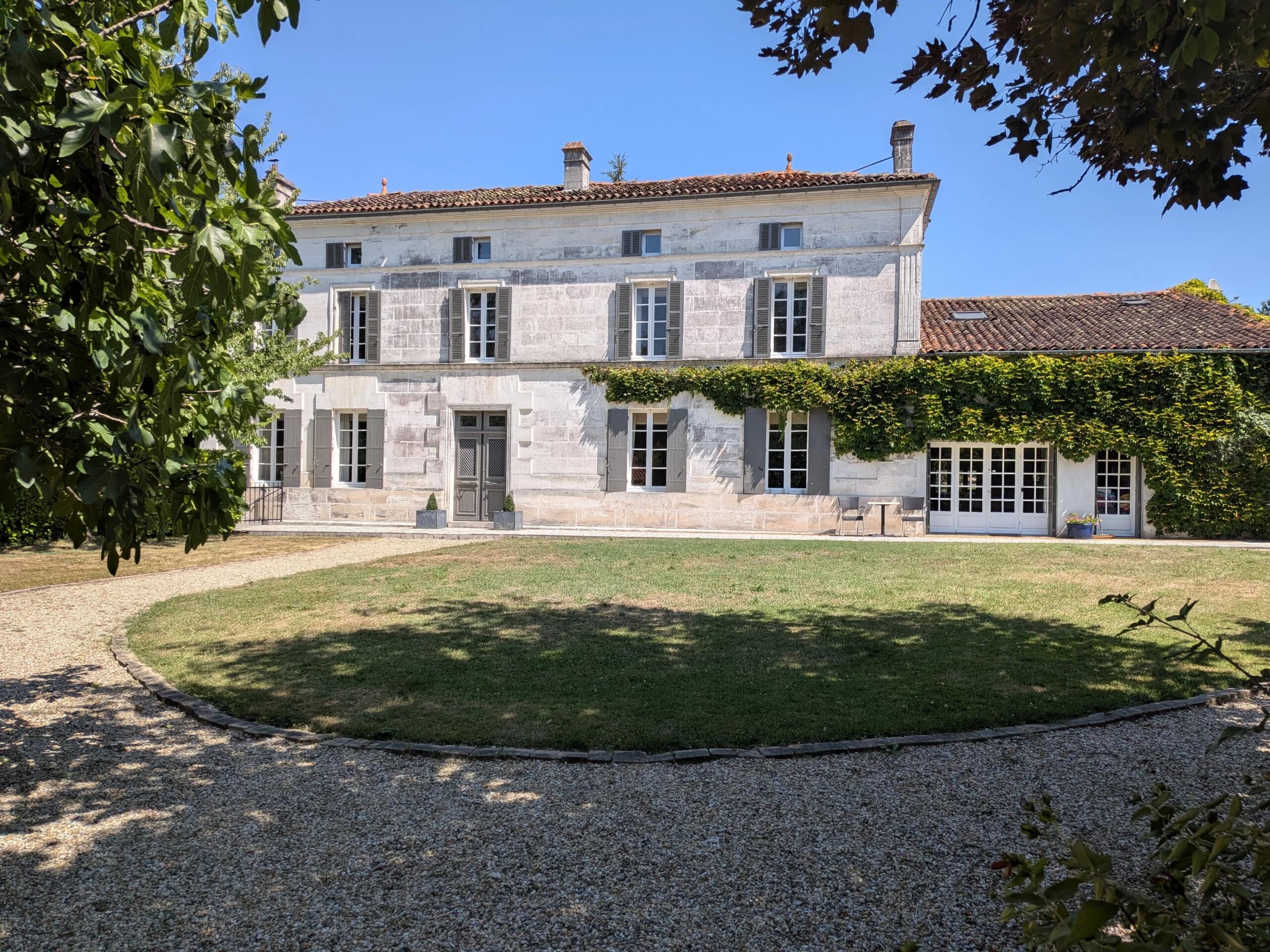 Beautiful manor house, 2 guest cottages and fabulous pool!, Poitou-Charentes – France – BVI85898