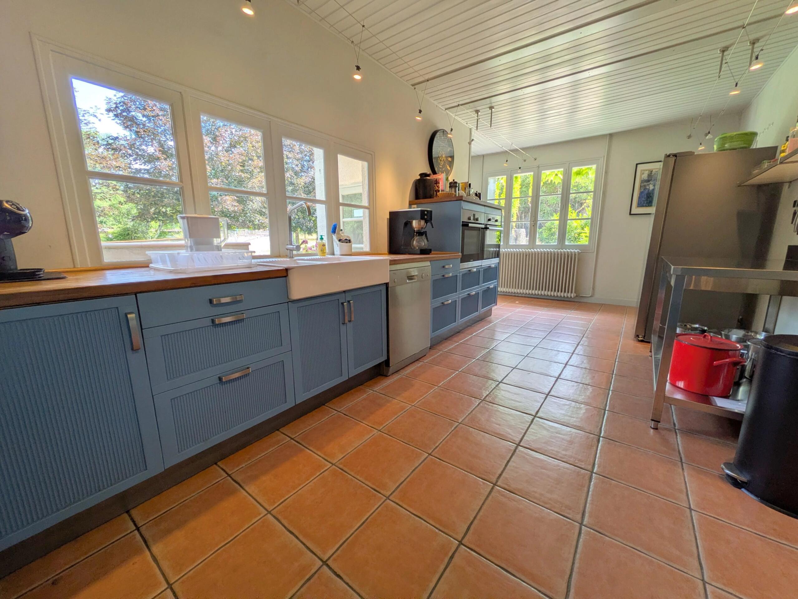 Beautiful manor house, 2 guest cottages and fabulous pool!, Poitou-Charentes – France – BVI85898