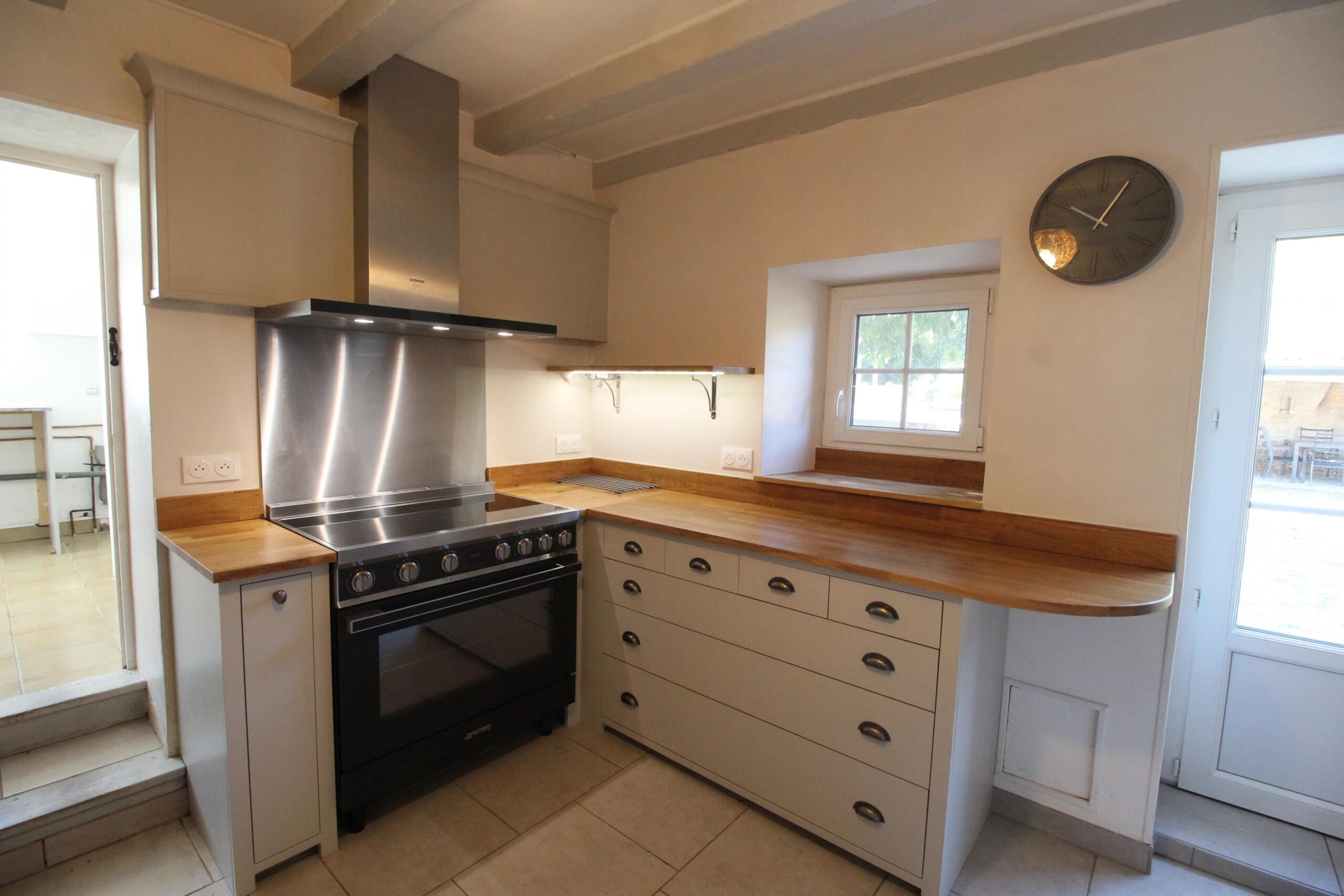 Lovely character property with three bedrooms, barn and heated pool, Poitou-Charentes – France – BVI86115