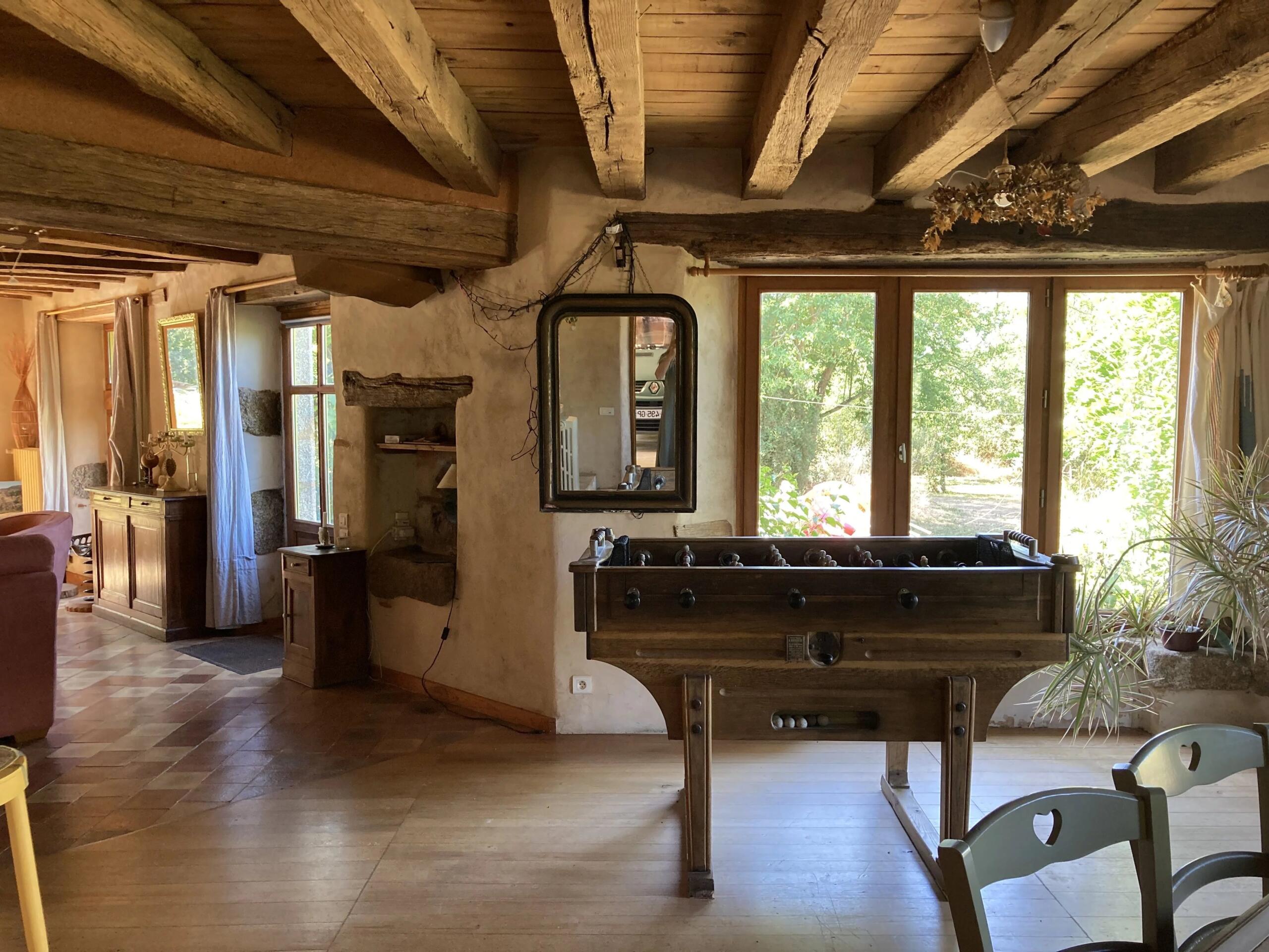 Character property with pool and guest houses, Poitou-Charentes – France – BVI65140