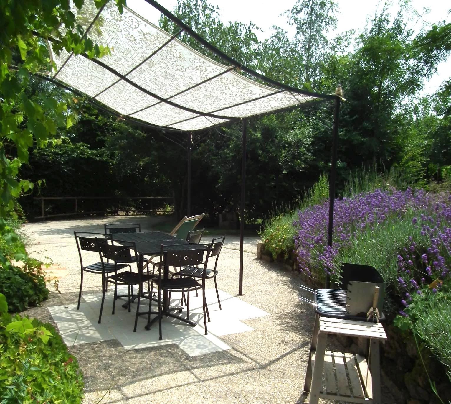 Character property with pool and guest houses, Poitou-Charentes – France – BVI65140