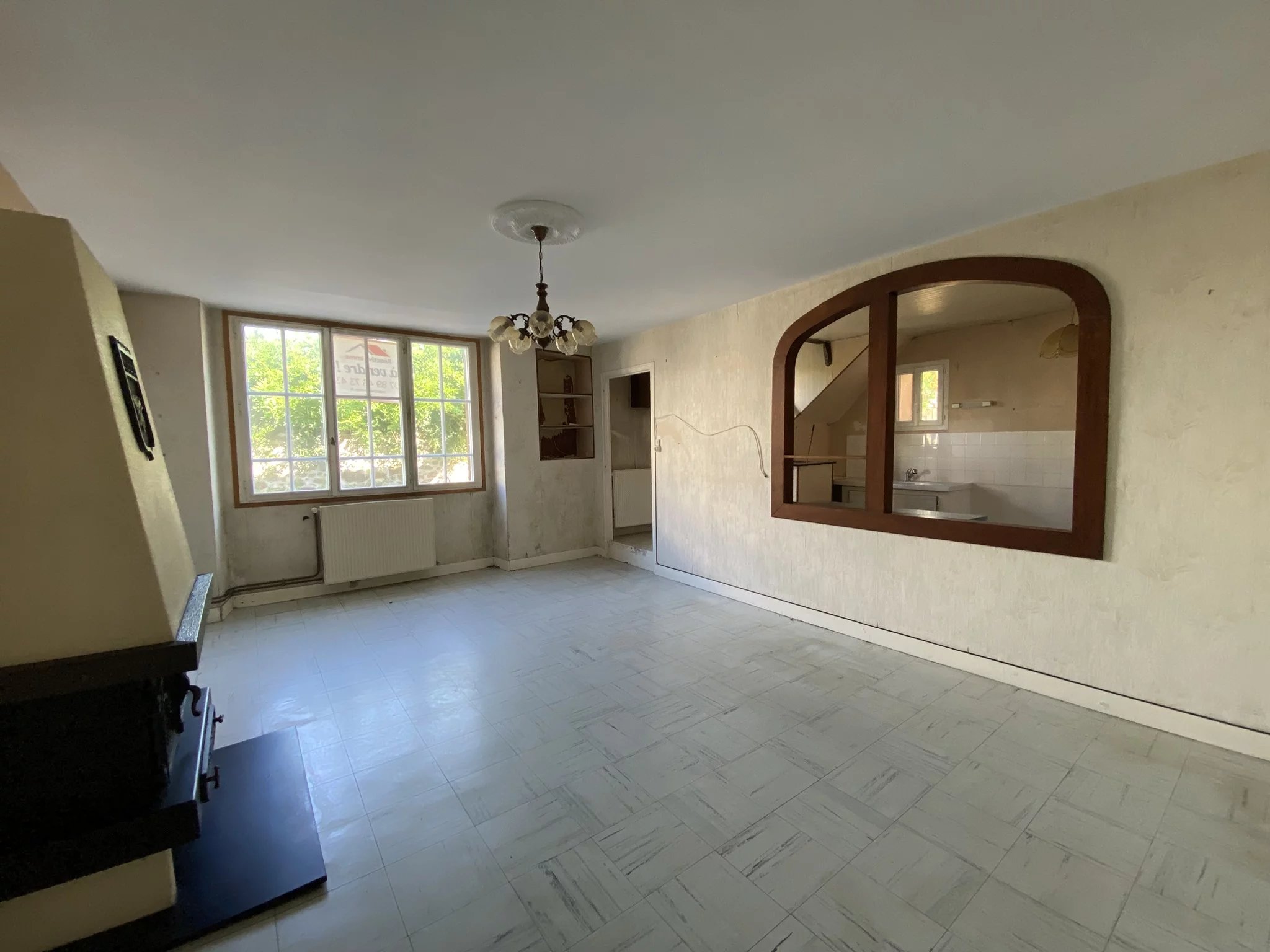 Pretty house in Le Dorat with garages and a garden, Limousin – France – BVI86543