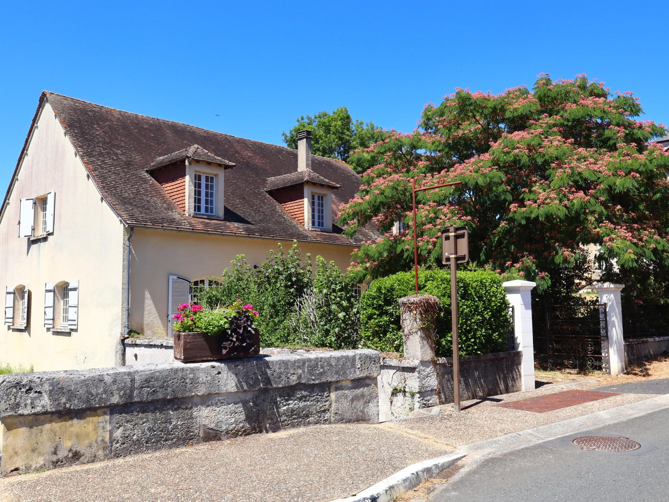 Spacious Périgourdine home with detached two-storey outbuilding, Aquitaine – France – BVI86464
