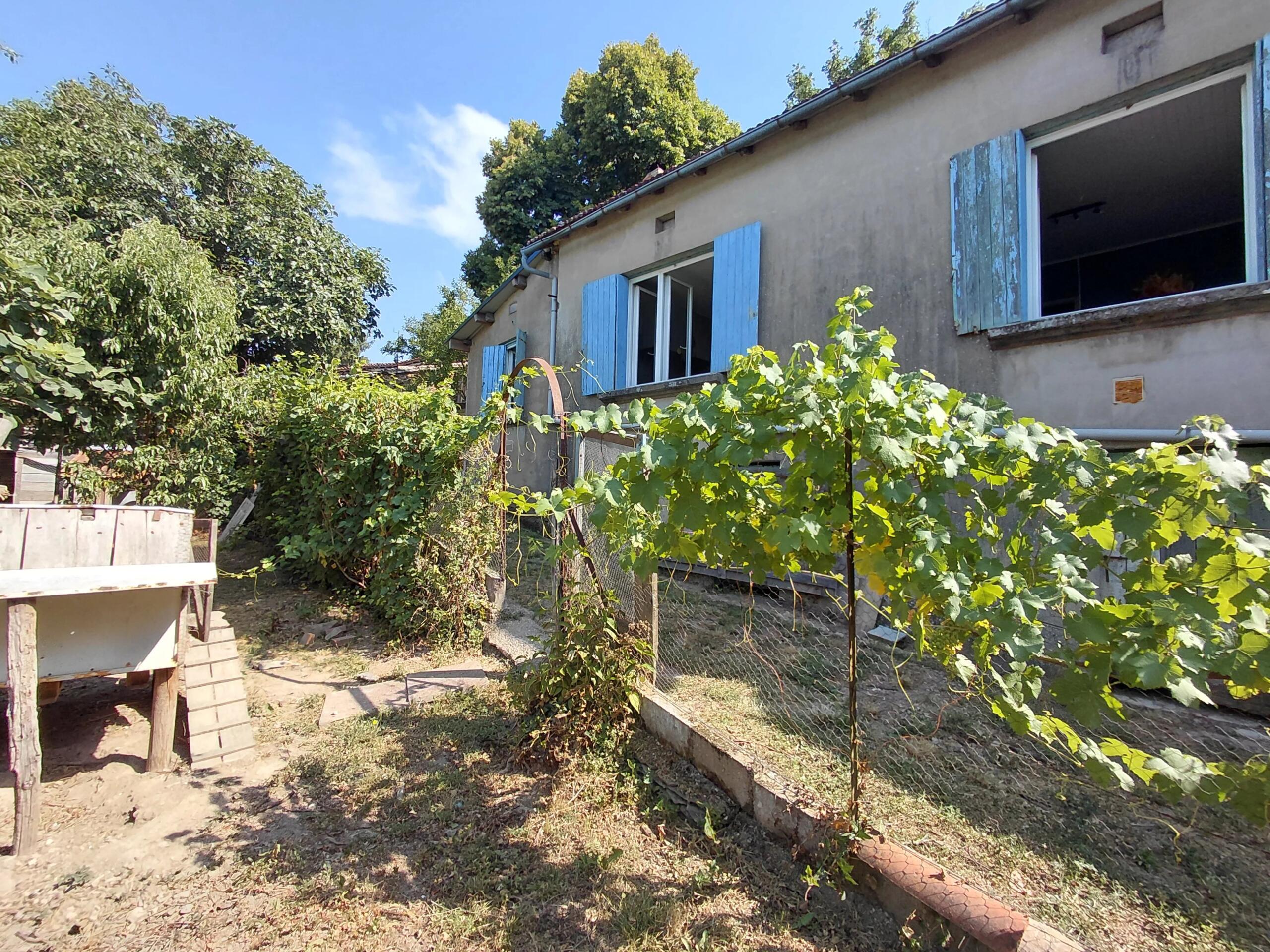 Stone Farmhouse for Sale in Saint-Christophe – No Neighbours, Barn, Outbuildings and Land, Midi-Pyrénées – France – BVI86071