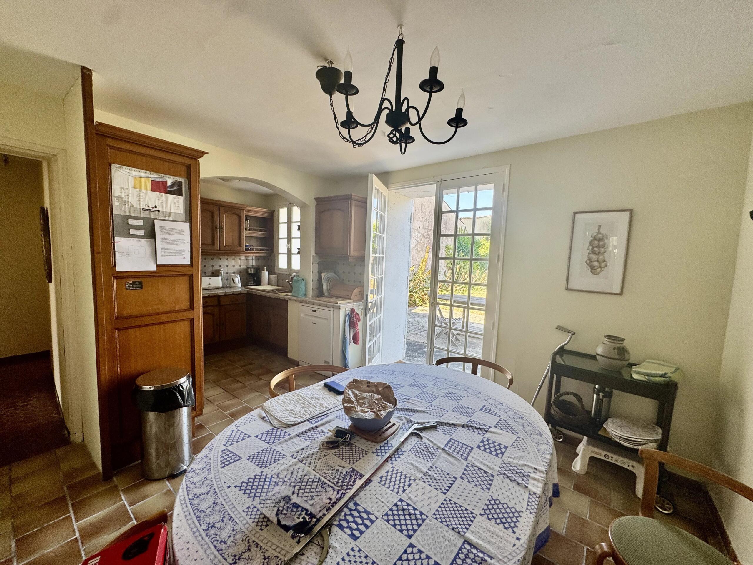 Charming 3-home with pool and guest apartment in popular village, Aquitaine – France – BVI85778