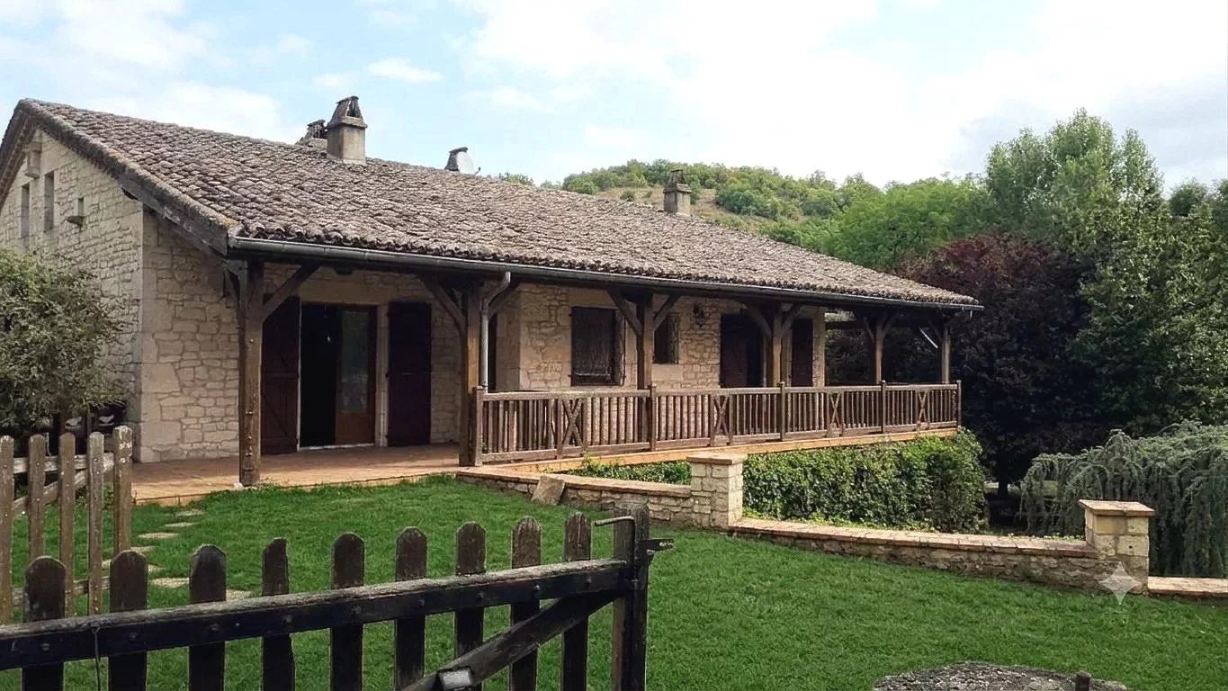 3-bed house with outbuildings on the edge of a village, Midi-Pyrénées – France – BVI86009