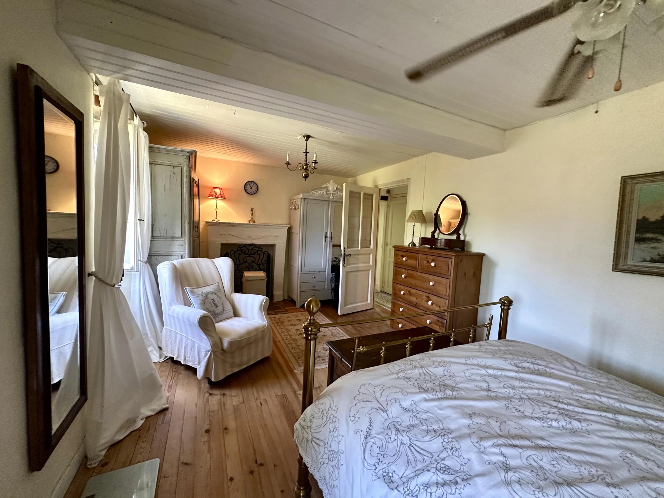 Lovely traditional stone house with garden level guest accommodation, Aquitaine – France – BVI86216