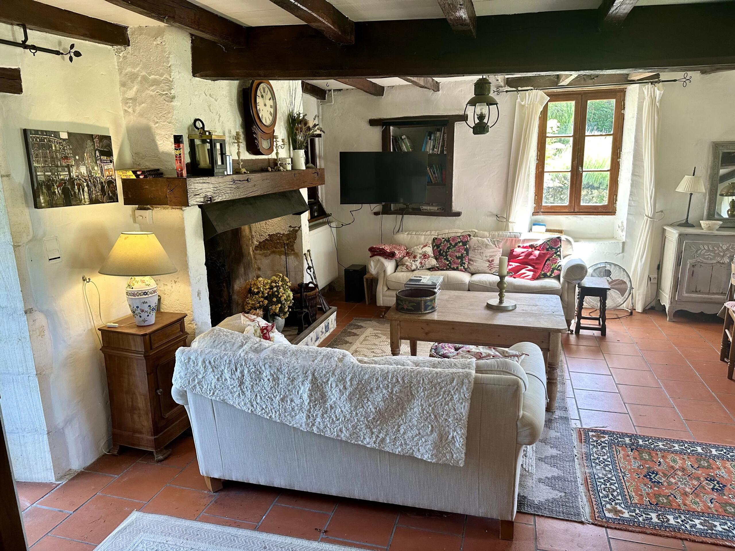 Lovely traditional stone house with garden level guest accommodation, Aquitaine – France – BVI86216