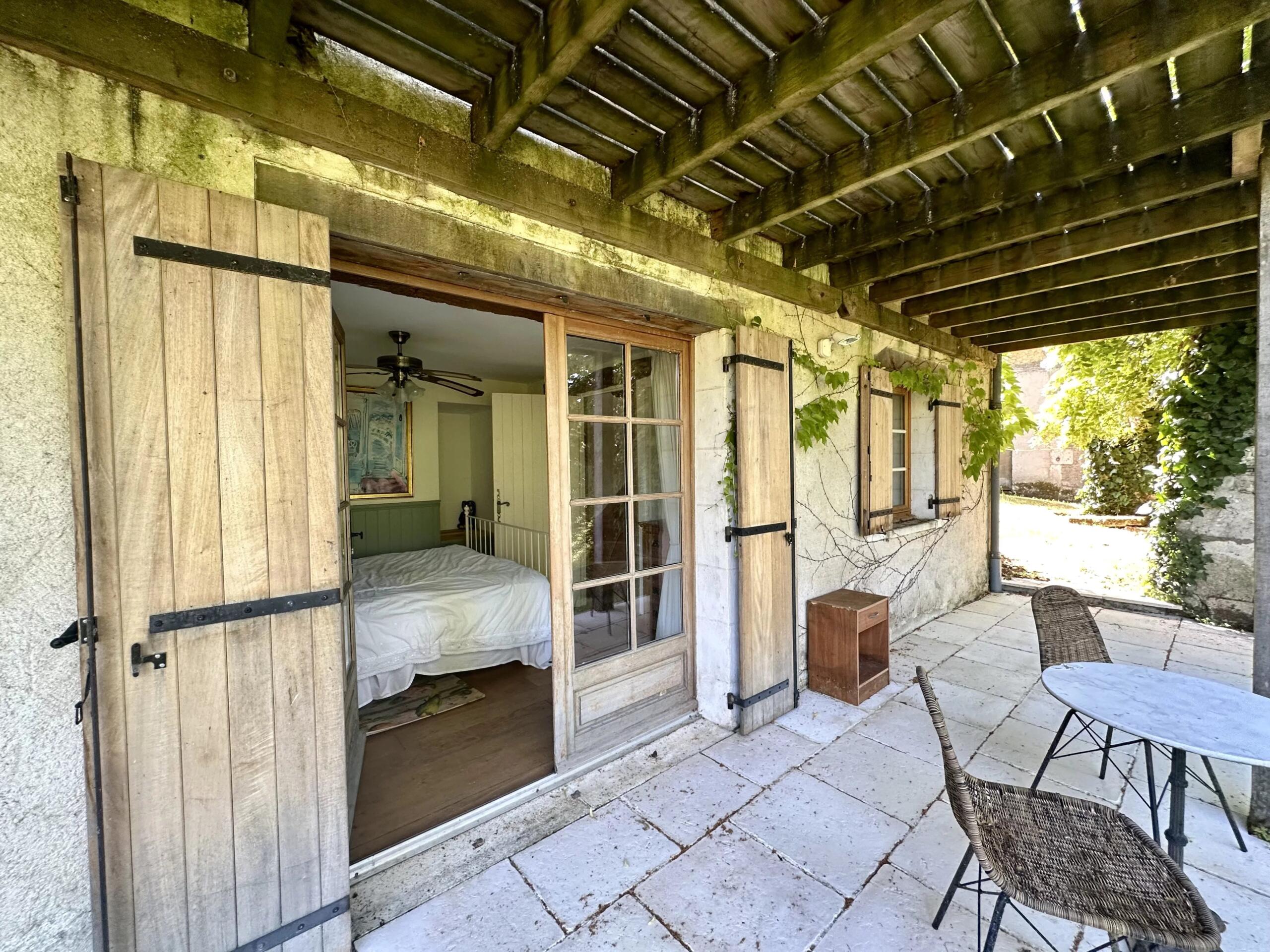 Lovely traditional stone house with garden level guest accommodation, Aquitaine – France – BVI86216