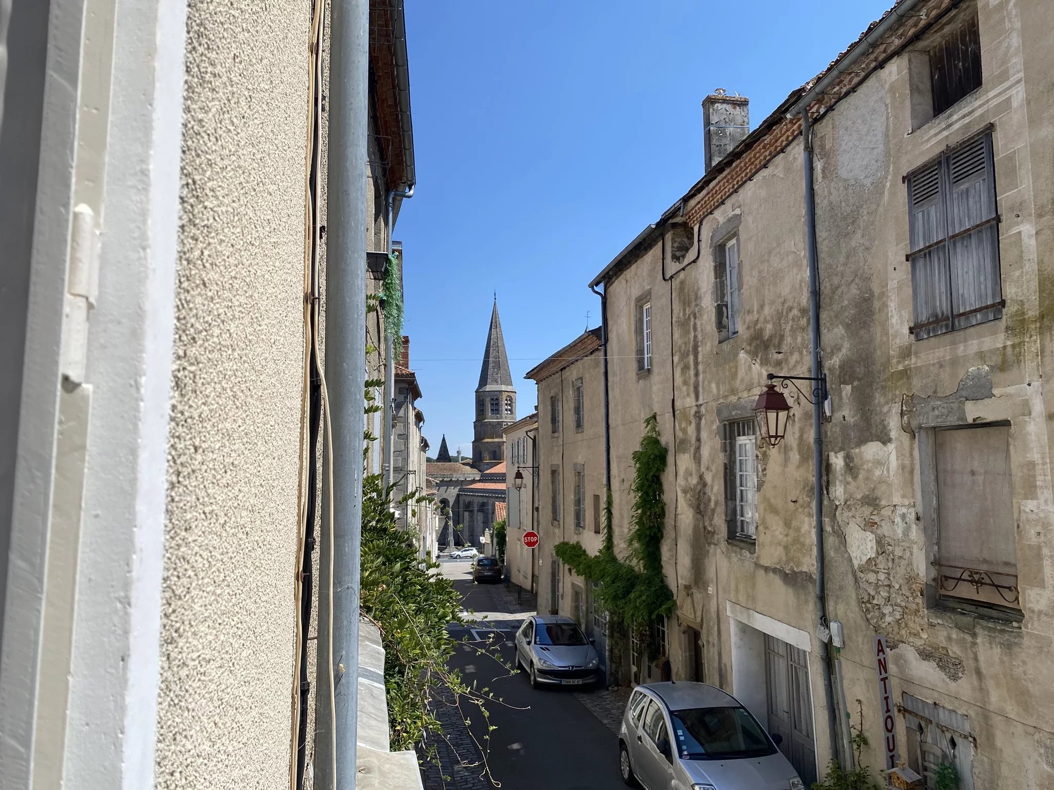 Townhouse with Commercial Premises in Le Dorat, Limousin – France – BVI85831