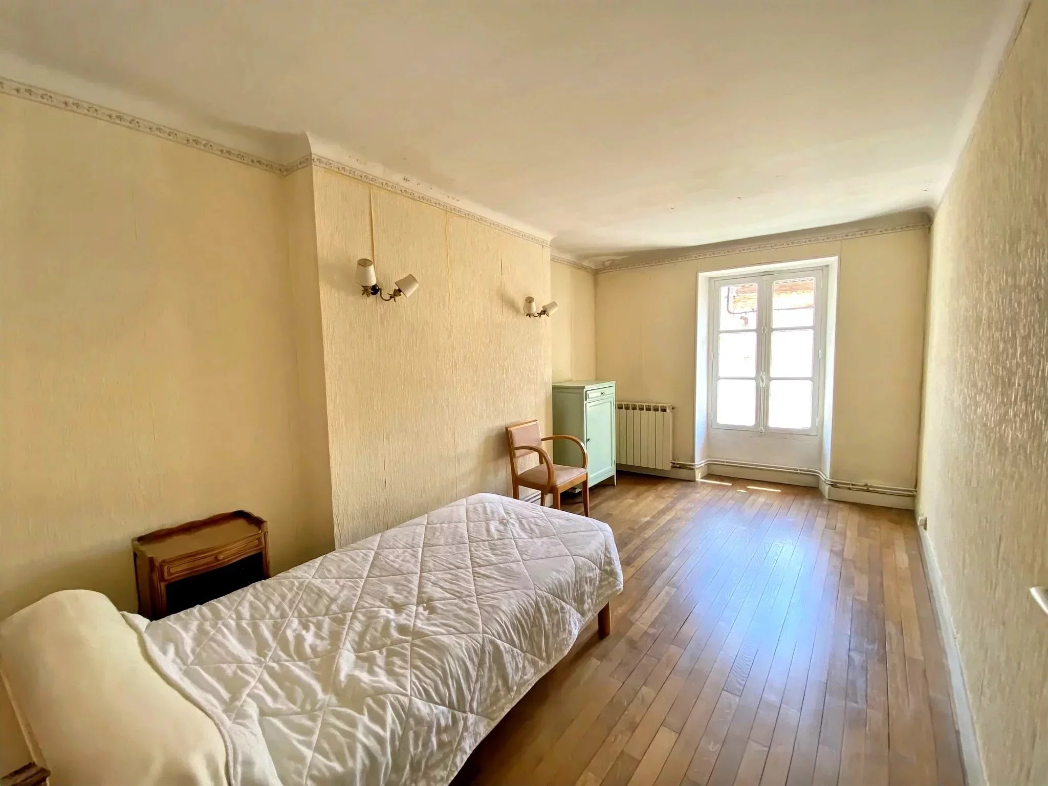 Townhouse with Commercial Premises in Le Dorat, Limousin – France – BVI85831