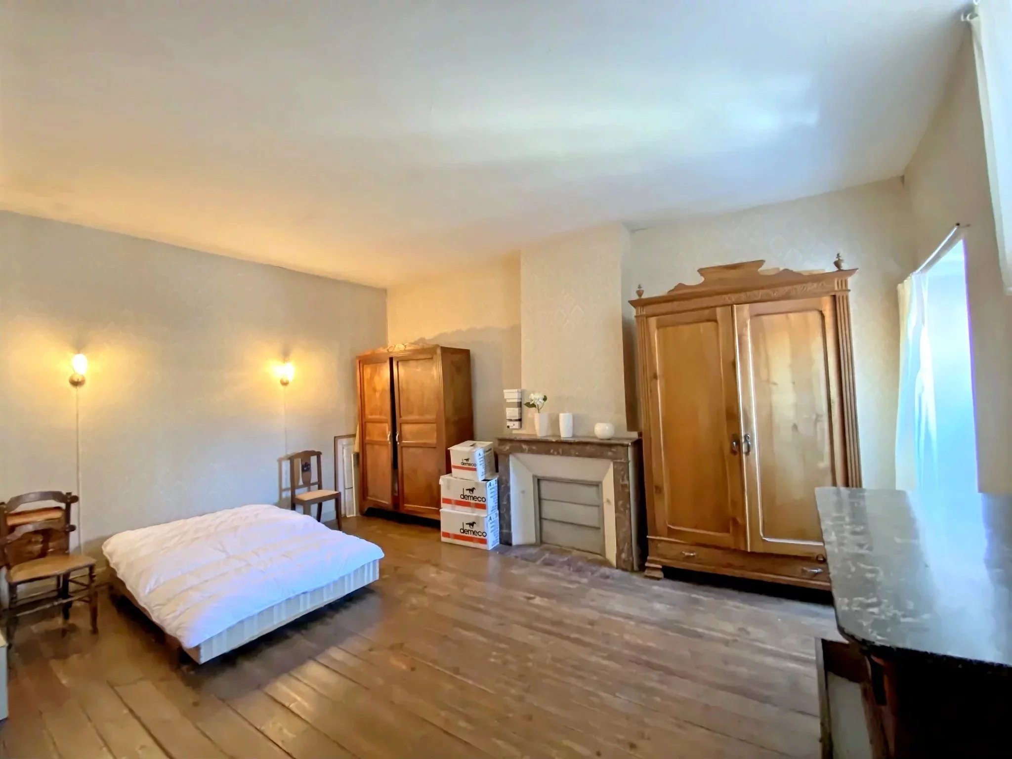 Townhouse with Commercial Premises in Le Dorat, Limousin – France – BVI85831