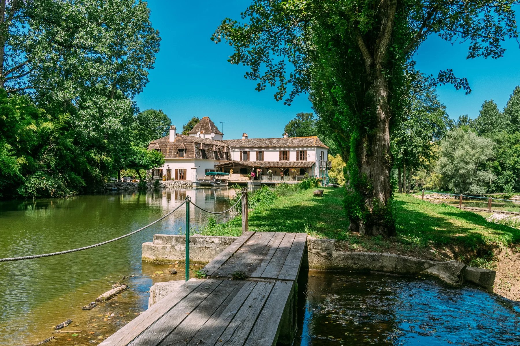 Character Water Mill Set in 13 Hectares of Land, Aquitaine – France – BVI71147