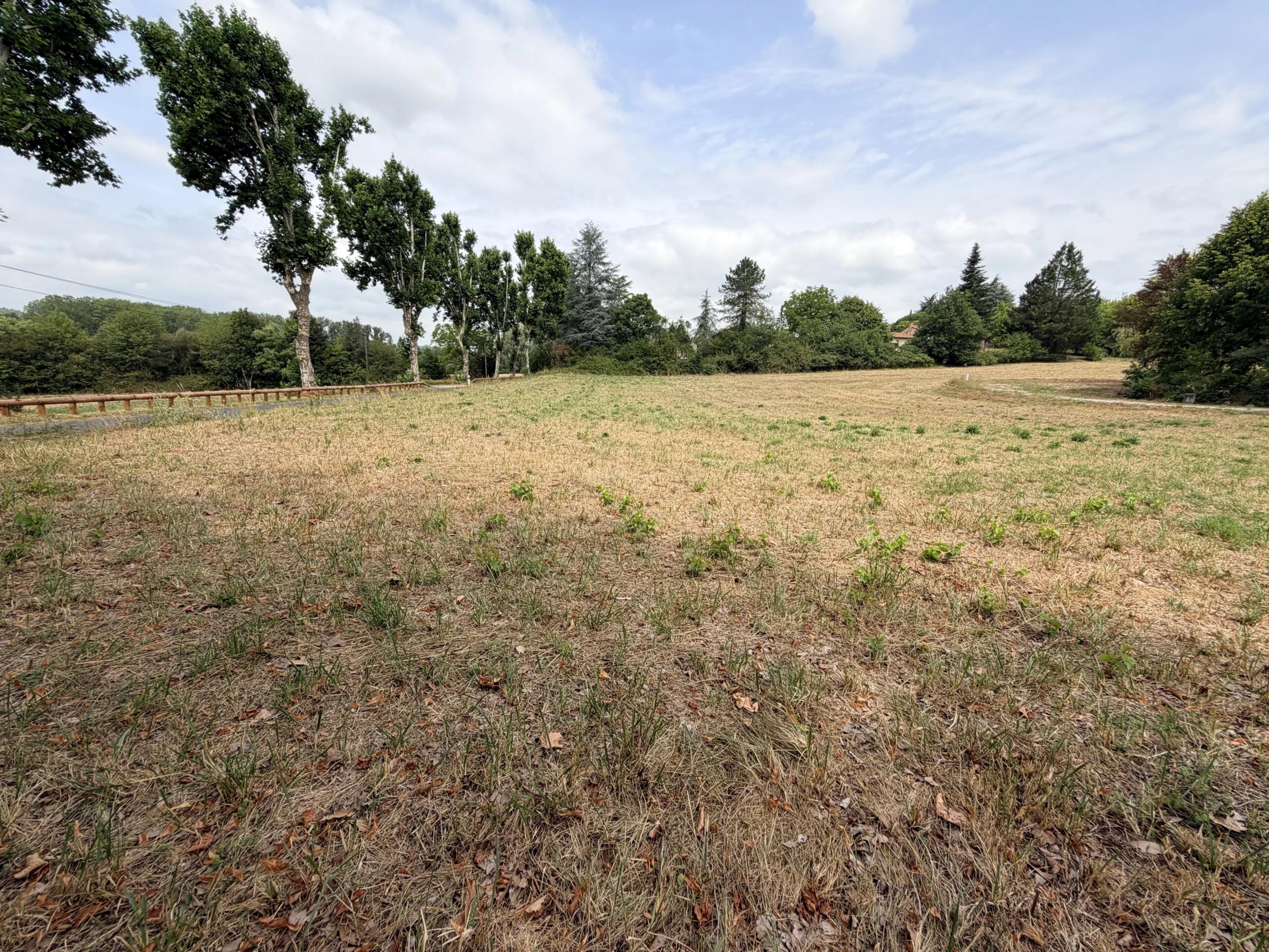 Building Plot with CU in countryside setting and walking distance to Cazals Centre, Midi-Pyrénées – France – BVI86384