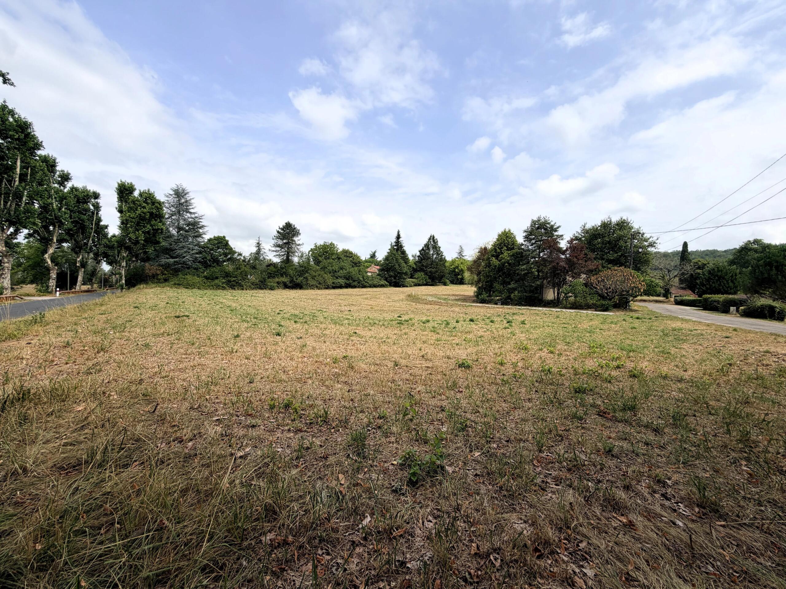 Building Plot with CU in countryside setting and walking distance to Cazals Centre, Midi-Pyrénées – France – BVI86384
