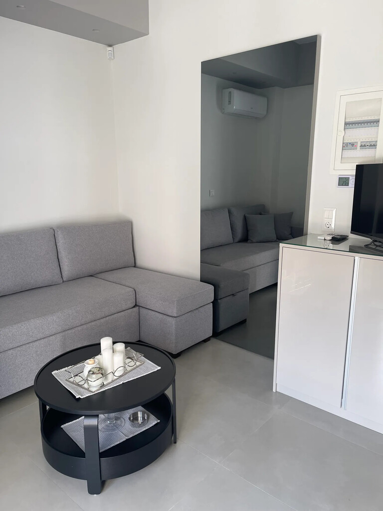Flat in Moschato, Piraeus Suburbs, Greece – GDOMV3