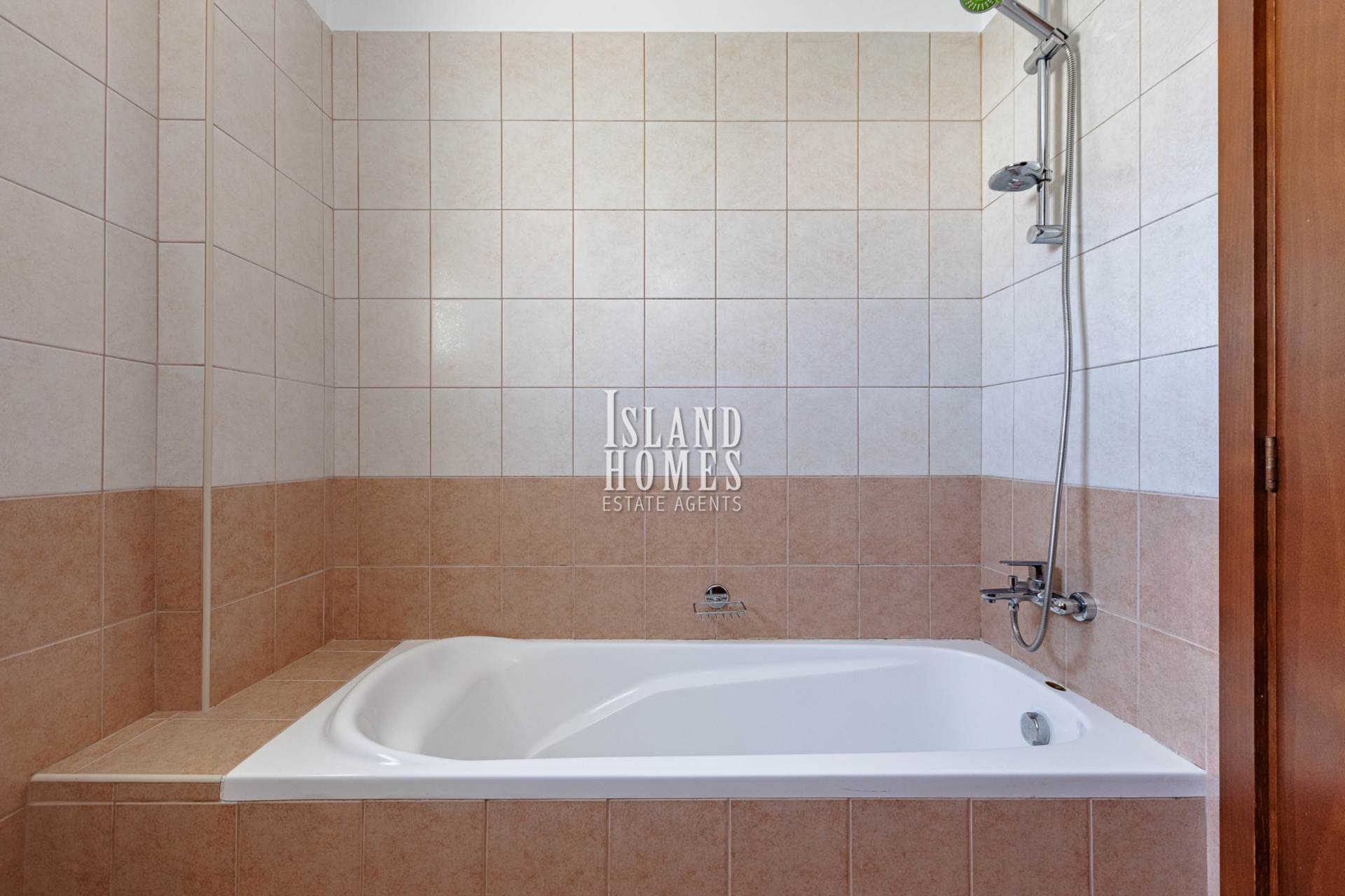 3 bedroom Apartment in Paralimni, Famagusta, Cyprus – AzP101