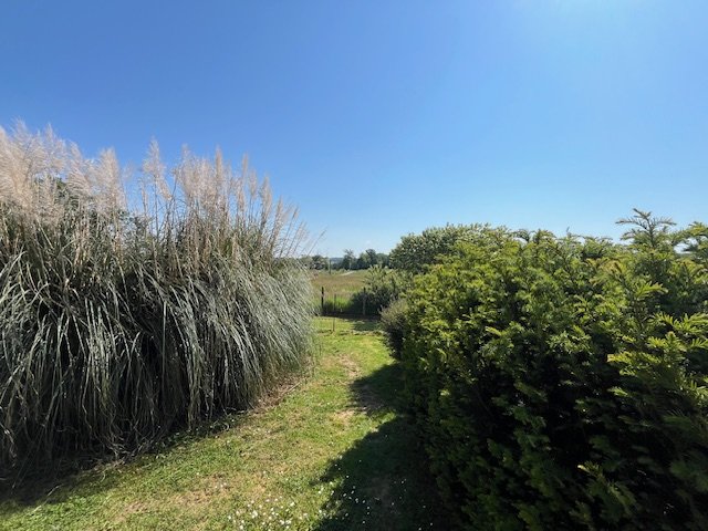 2 bedroom maison in Vayres, Haute-Vienne, France