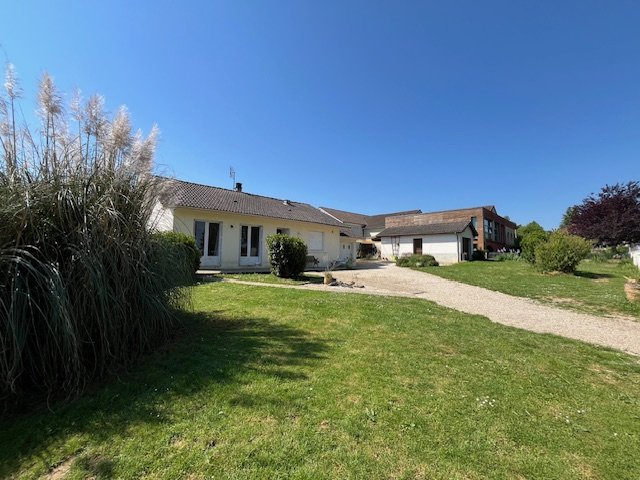 2 bedroom maison in Vayres, Haute-Vienne, France