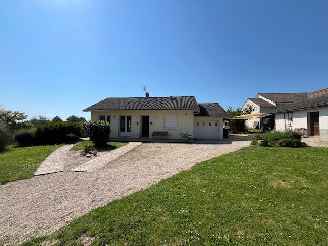 2 bedroom maison in Vayres, Haute-Vienne, France