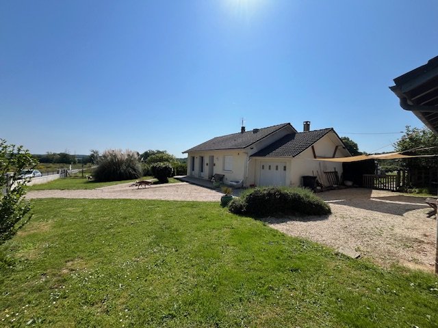 2 bedroom maison in Vayres, Haute-Vienne, France