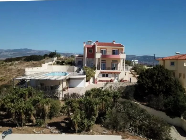 6 bedroom Villa in Megara, Rest Of Attica, Greece – 64730