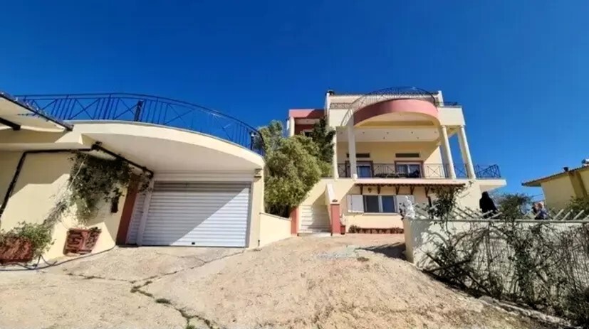 6 bedroom Villa in Megara, Rest Of Attica, Greece – 64730