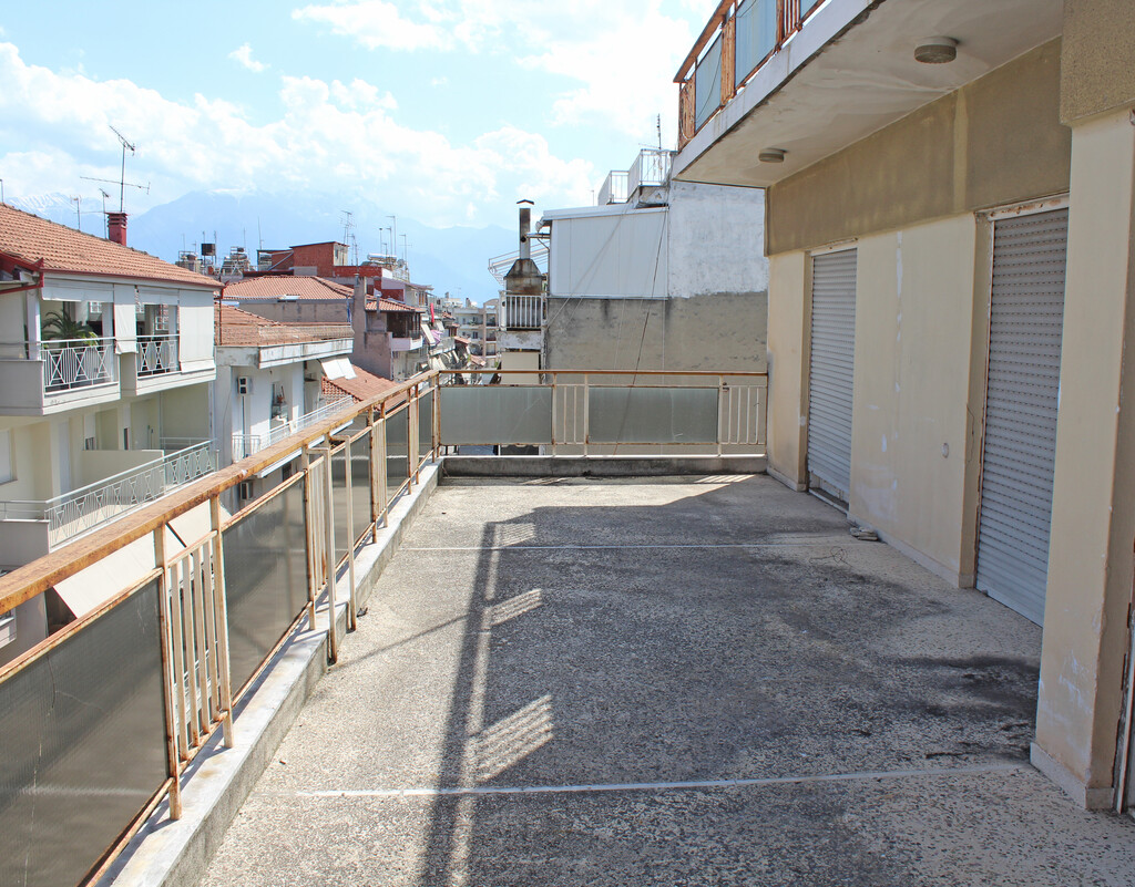 Building in Katerini, Pieria Prefecture, Greece – 63721