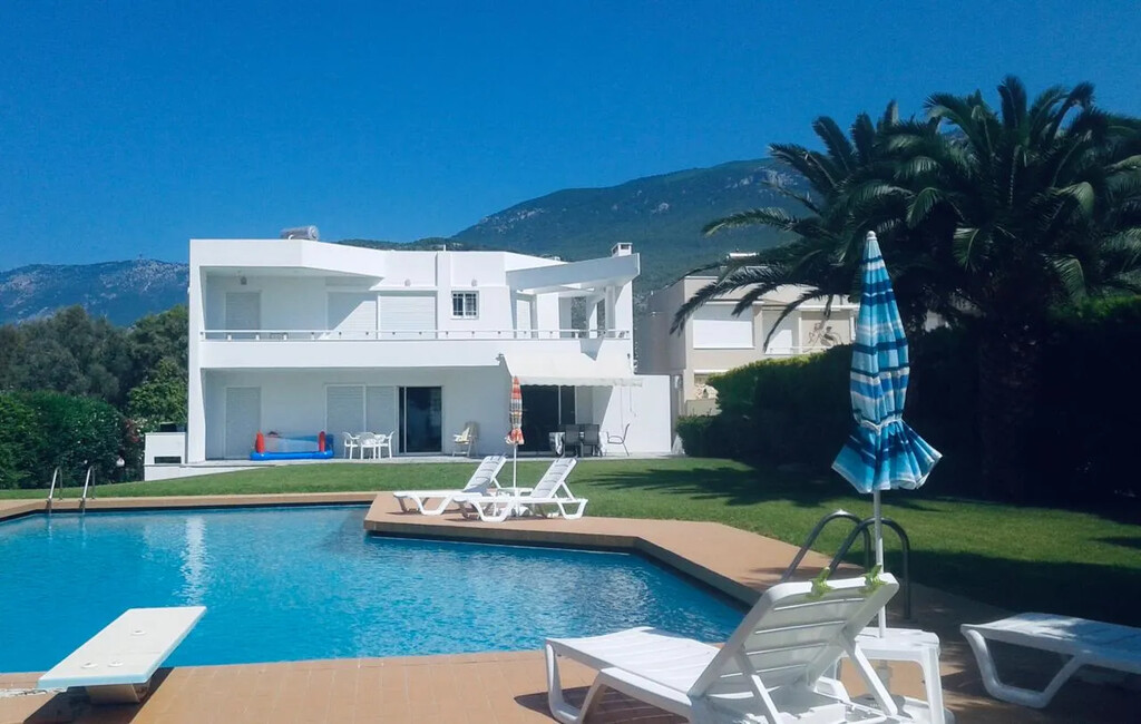 4 bedroom Detached house in Megara, Rest Of Attica, Greece – 63374