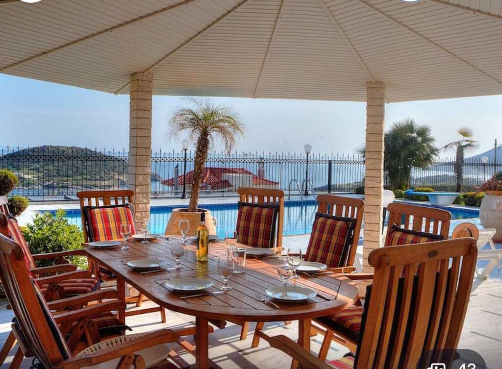 5 bedroom Villa in Anavissos, Rest Of Attica, Greece – 62163