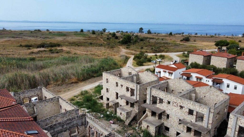 Building in Poligiros, Chalkidiki, Greece – 61762
