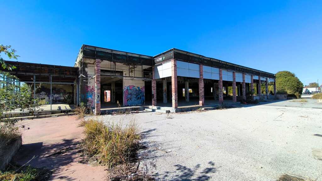 Building in Katerini, Pieria Prefecture, Greece – 61451