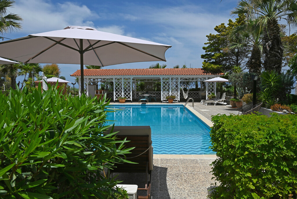 5 bedroom Villa in Megara, Rest Of Attica, Greece – 60253