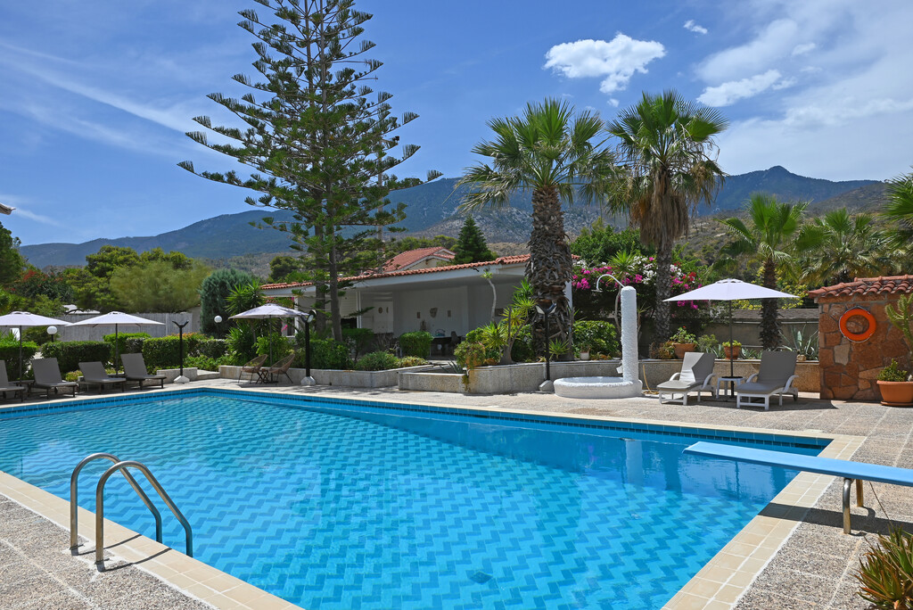 5 bedroom Villa in Megara, Rest Of Attica, Greece – 60253