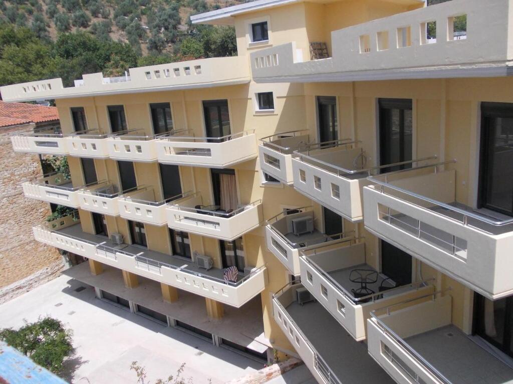 Building in Aidipsos, Evia, Greece – 59241