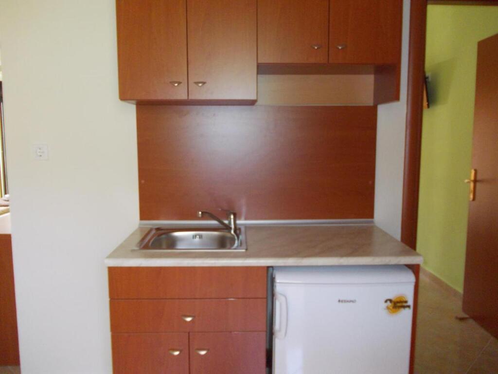 Building in Aidipsos, Evia, Greece – 59241