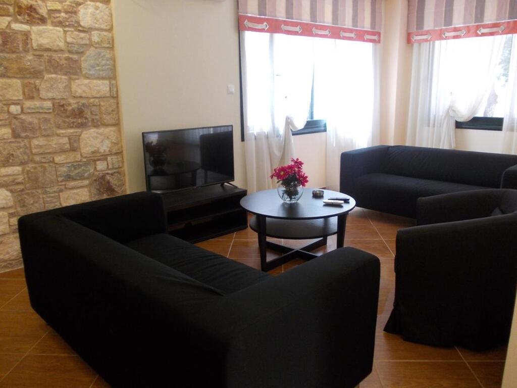 Building in Aidipsos, Evia, Greece – 59241