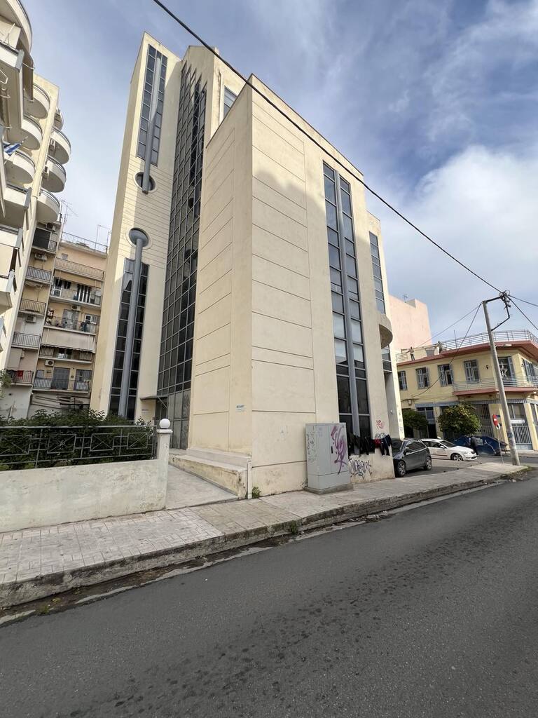 Building in Center – Port, Piraeus, Greece – 58320