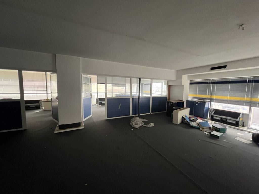 Building in Center – Port, Piraeus, Greece – 58320