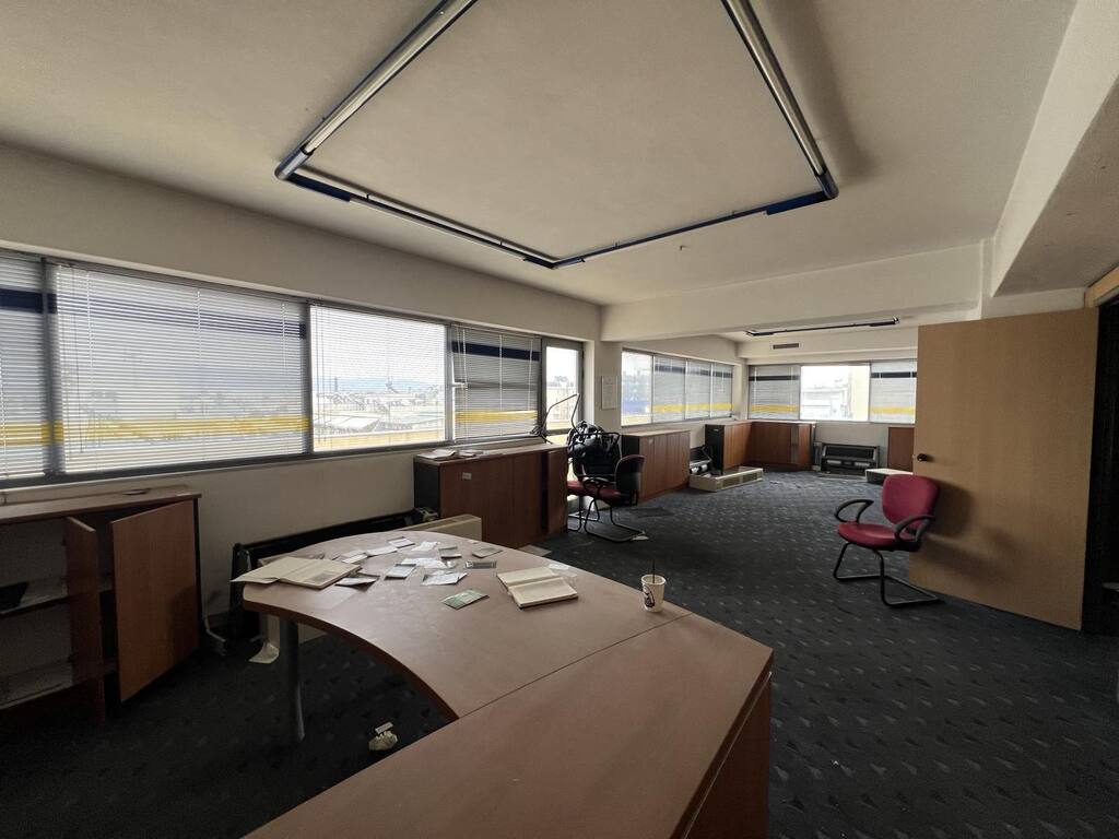 Building in Center – Port, Piraeus, Greece – 58320